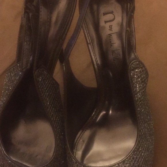 High Heels - Picture 3 of 4